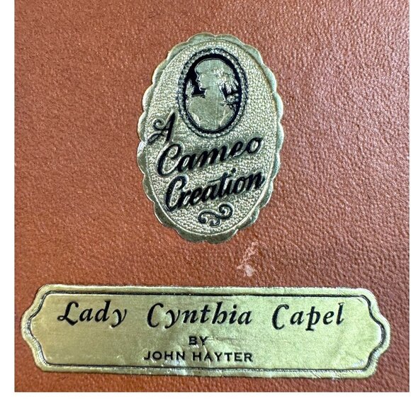 Vintage CAMEO CREATION Wall Plaque Lady Cynthia Capel By John Hayter Oval Glass - Picture 4 of 6